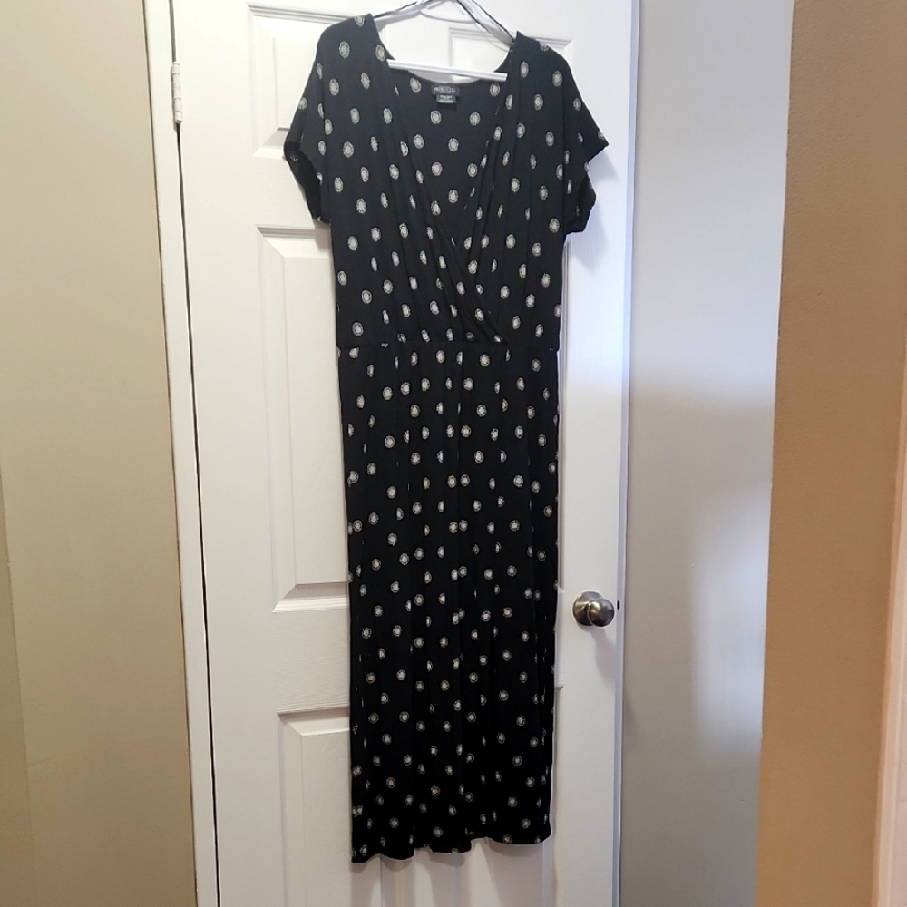 Michel Studio Black and White Pretty Floral Decorated Maxi Dress
